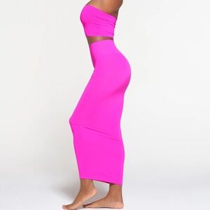 NWT Skims Tube Skirt (XXS) LIMITED EDITION: FUCHSIA